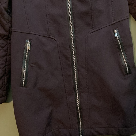 Reitmans purple hooded jacket with pockets and quilted sleeves. - Picture 6 of 10
